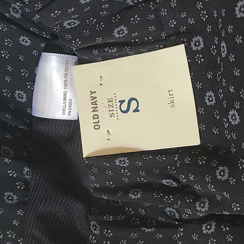 [NWT] Old Navy Ditsy Floral Black & Grey Tiered Mini Skirt - Fully Lined (Small) - Picture 7 of 16